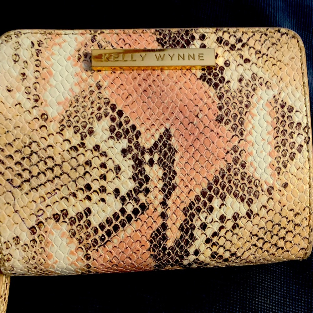 Kelly Wynne reptile wallet